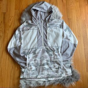 Women’s Beautiful Giant Lightweight Camo Jacket M